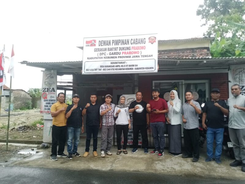Ketua DPC Gardu Prabowo bersama tim verifikasi Kesbangpol, perangkat Desa Karangsari, dan didampingi anggota Polres Kebumen.